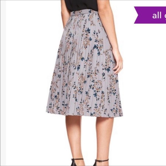 Banana Republic Dresses & Skirts - Banana Republic Grey Floral Pleated Midi Skirt